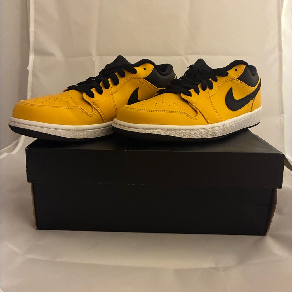 Nike Men’s DunksLow-Top Sneakers - Yellow/Black